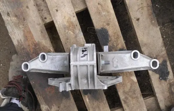Porsche Cayman 981 Gearbox mounting bracket 98737512302