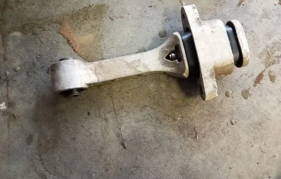 KIA Sportage Engine mounting bracket 219502S000