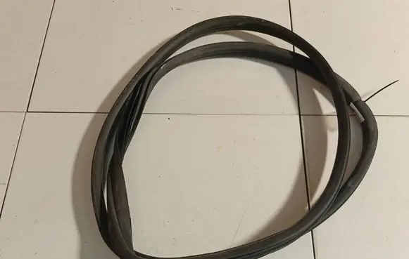Skoda Fabia Mk2 (5J) Rubber seal front coupe door 