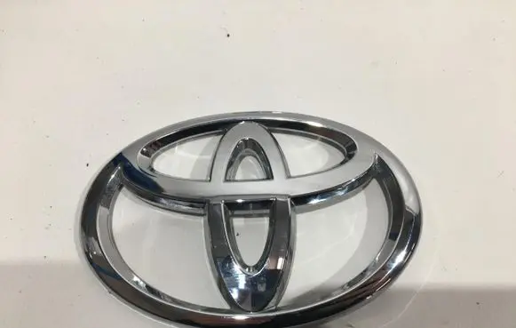 Toyota Yaris Cross Manufacturer badge logo/emblem 75403-48010