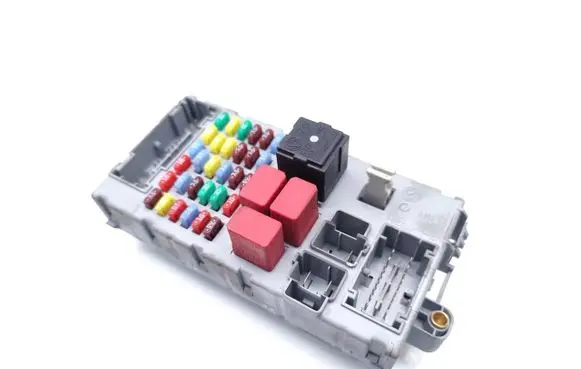 Alfa Romeo 159 Fuse module 50513353