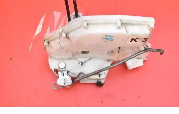 Suzuki Swift I Front door lock