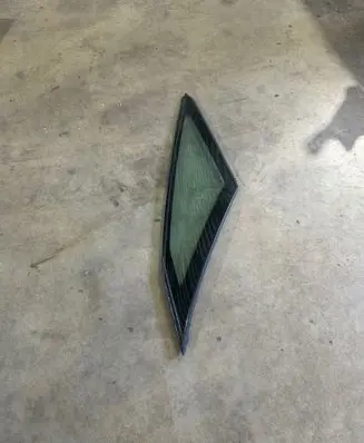 Citroen C4 II Picasso Front triangle window/glass 758411