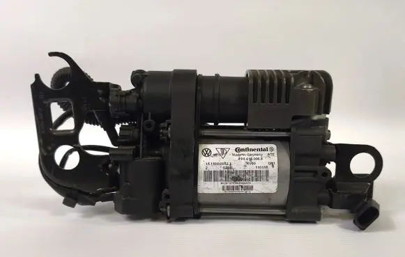 Volkswagen Touareg I Air suspension compressor 7P0616006E