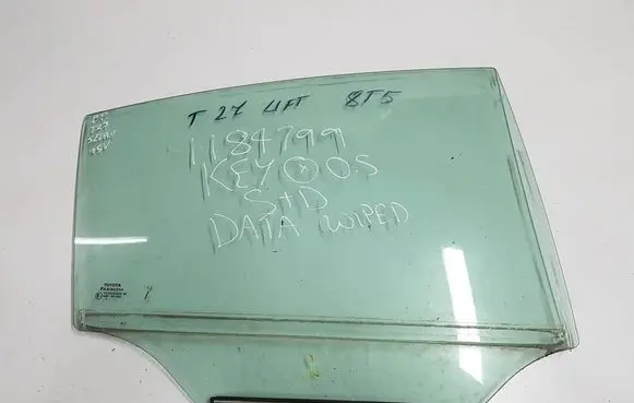 Toyota Avensis T270 Rear door window glass 
