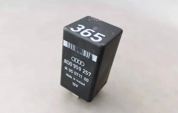Audi A4 S4 B5 8D Other relay 8D0959257 05071100