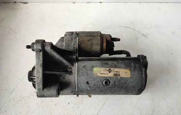 Opel Vivaro Starter motor D7R44 0206GEB