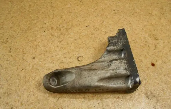 Maserati Quattroporte Engine mounting bracket 199850