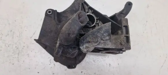 Volkswagen PASSAT B5 Engine mounting bracket 028903143AF