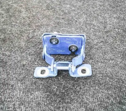 Tailgate/trunk/boot hinge