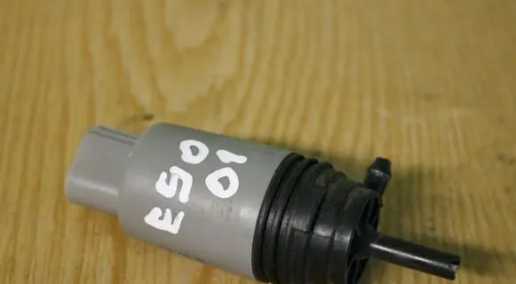 BMW 3 E90 E91 Windscreen/windshield washer pump 6934159