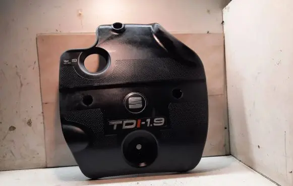 Engine cover (trim)