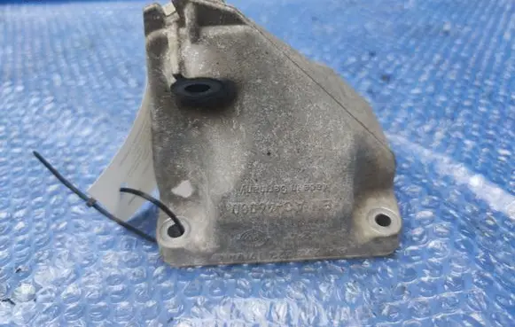 Mercedes-Benz SLK R171 Engine mounting bracket A2722231704