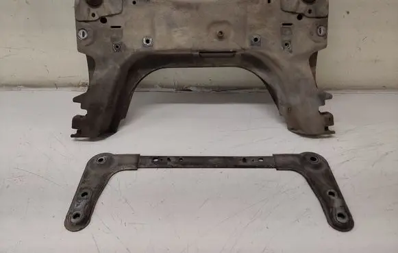 Renault Megane II Front subframe 8200275526