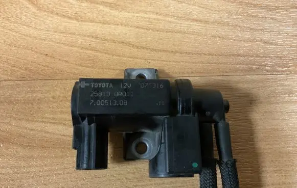 Toyota Avensis T250 Vacuum valve 258190R011 07T316 70051308