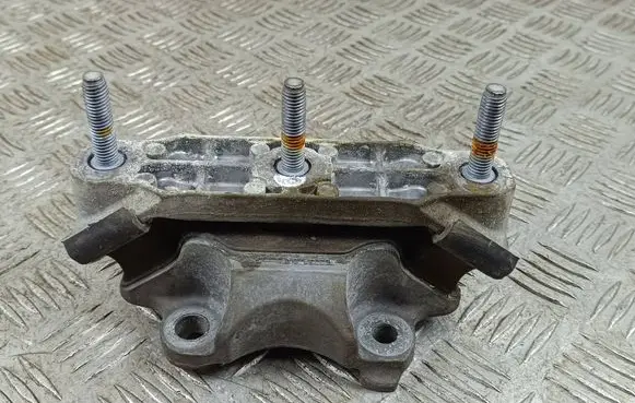 Jeep Grand Cherokee WL Gearbox mount 68375820AA