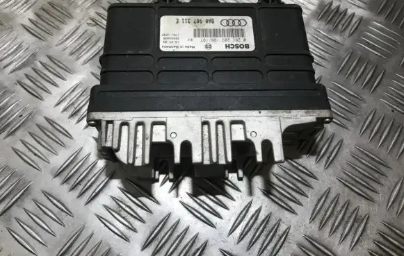 Audi 80 90 S2 B4 Engine control unit/module 0261203196 0261203197