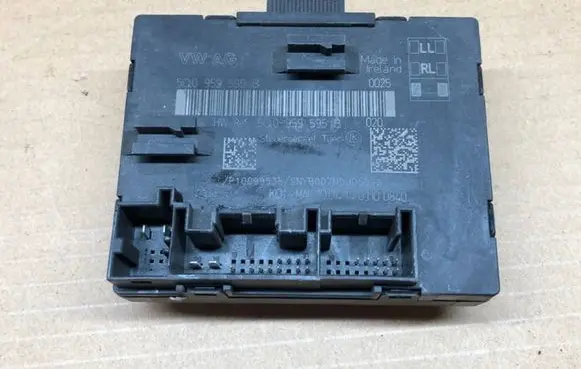 Volkswagen PASSAT B8 Door control unit/module 5Q0959595B
