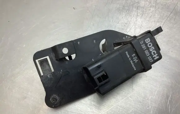Volvo V70 Glow plug pre-heat relay 8692859