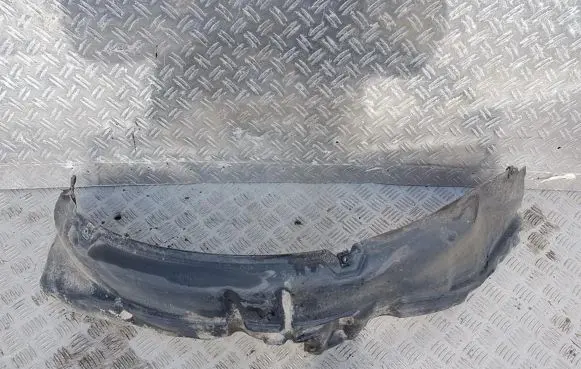 Front wheel arch liner splash guards