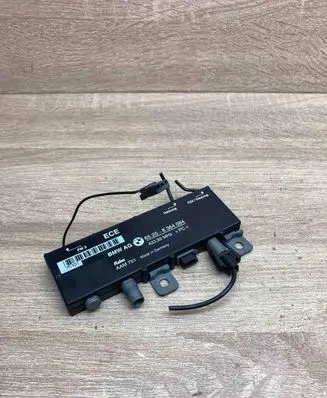BMW 7 E38 Antenna control unit 8364084 AAM751