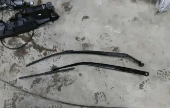 Toyota C-HR I Front wiper blade arm