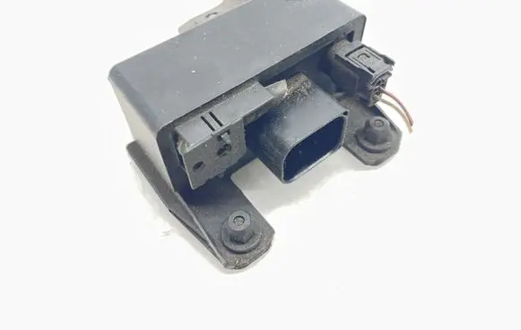 Mercedes-Benz E W211 Glow plug pre-heat relay 0005453516