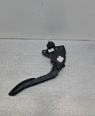 Nissan Juke I F15 Accelerator throttle pedal 180021KM0B 33613C 00177