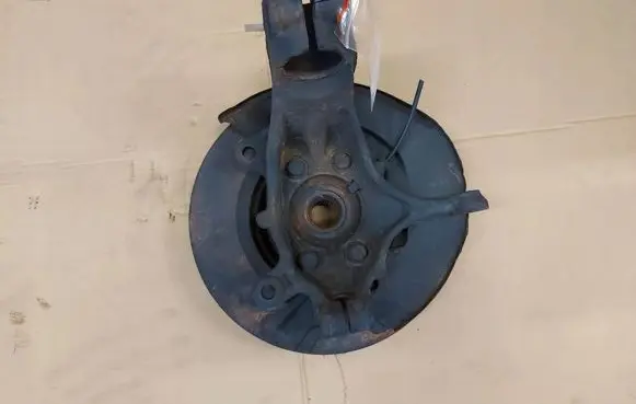 Nissan Qashqai Front wheel hub spindle knuckle