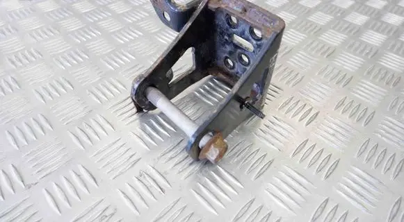 Toyota Auris 150 Engine mounting bracket 1231133040
