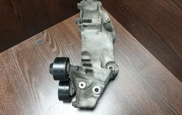 Nissan Primastar Generator/alternator bracket 8200527320