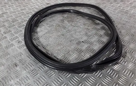 Audi Q5 SQ5 Rubber seal front door (on door) 8R0833721F