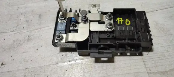 Mercedes-Benz A W176 Fuse box set 6245530