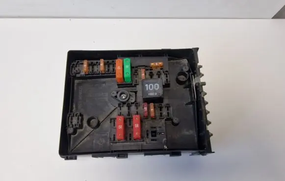 Volkswagen Tiguan Fuse module 1K0937800BF