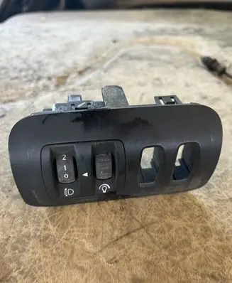 Renault Megane II Headlight level height control switch