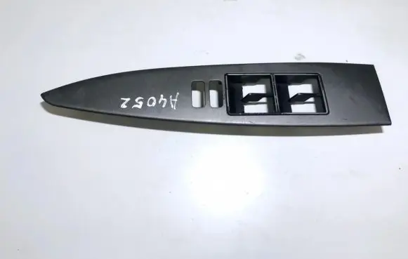 Toyota Avensis T270 Front door window switch trim 7423105200 74231-05200