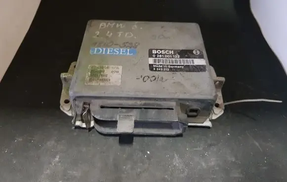 BMW 5 E34 Engine control unit/module 0281001122