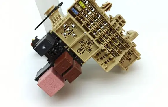 Renault Master III Fuse module 8200574970