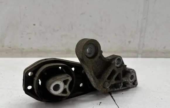 Ford Puma Engine mounting bracket L1BG6P082BB