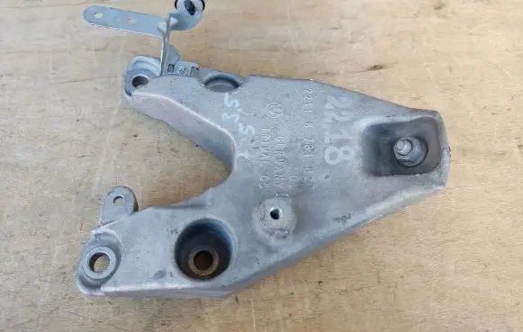 BMW X3 F25 Engine mounting bracket 6784827 22116784827 22116864719