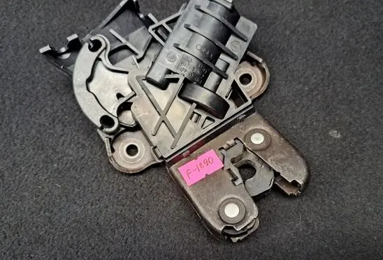 Audi A4 S4 B7 8E 8H Tailgate/trunk/boot lock/catch/latch 4E0827505C