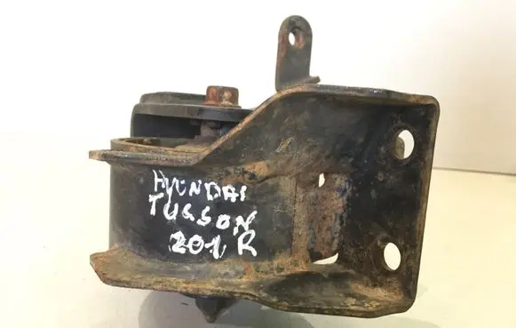 Hyundai Tucson JM Engine mount bracket 219313K000