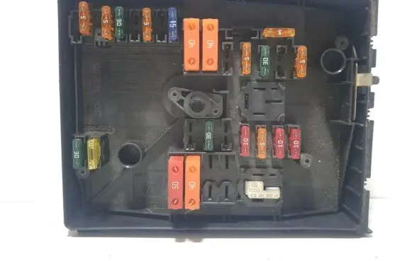 Volkswagen Caddy Fuse module