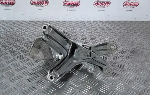 Audi A4 S4 B8 8K Engine mounting bracket K0199308CA