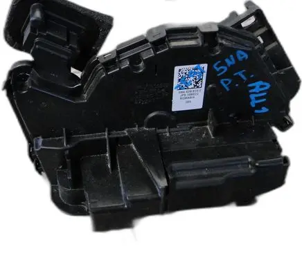Volkswagen Tiguan Front door lock