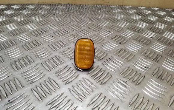 Toyota Avensis Verso Front fender indicator light 013047 6R019461