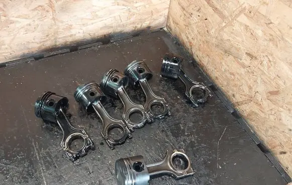 BMW 5 E39 Piston with connecting rod 11252246629