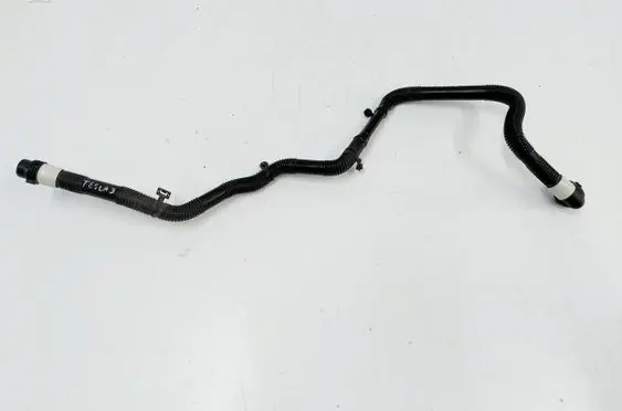 Tesla Model 3 Engine coolant pipe/hose 1077586-00-E