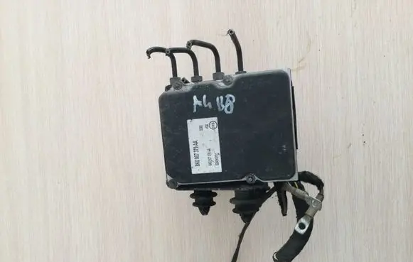 Audi A4 S4 B8 8K ABS Pump 8K0907379