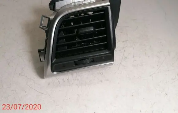 Toyota Verso-S Dash center air vent grill 5566052040
